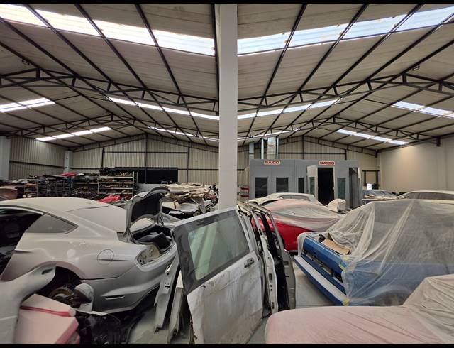 1,214M² WAREHOUSE TO LET IN COSMO BUSINESS PARK